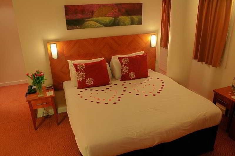 Metro Dublin Airport Hotel 4*